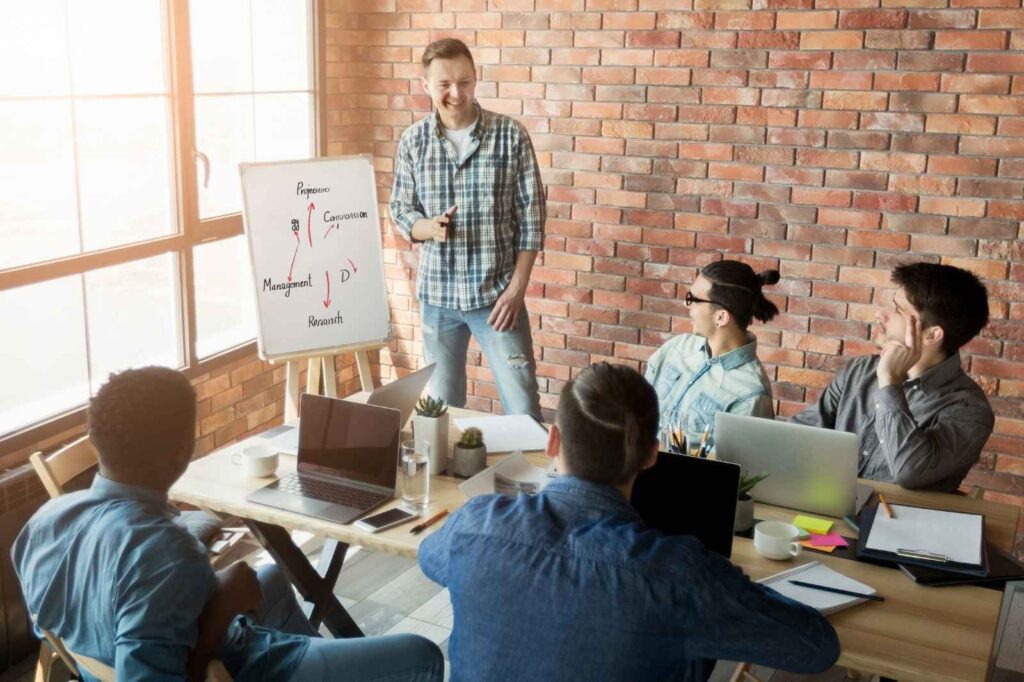 vers un leadership authentique : photo d'illustration montrant un dirigeant avec son équipe